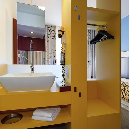 Отель Ibis Styles Mitte 3*