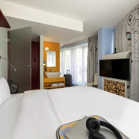 Отель Ibis Styles Mitte 3*